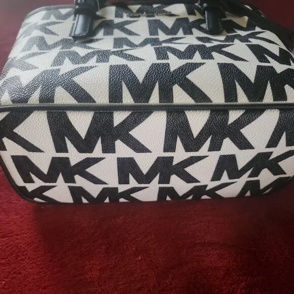 Michael Kors - Picture 6 of 8